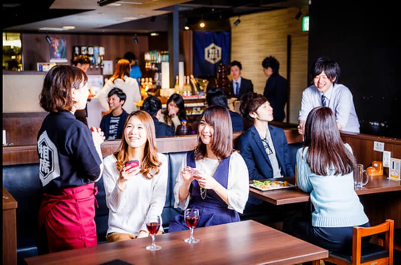 相席屋お初天神店の店内イメージ写真
